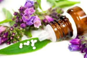 гомеопатическое лекарство и цветы